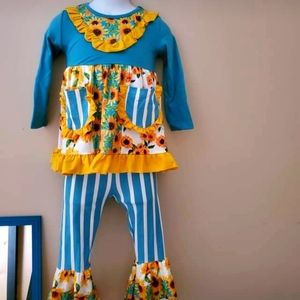 Cute adorable Girls Sunflower Outfit fits a 5-6 year old girl